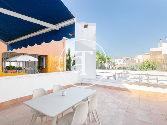Monthly rental house with with 3-storey , 2 bedrooms and 2 terraces in Badalona