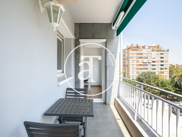Piso de alquiler temporal de 2 habitaciones, estudio y terraza próximo a L