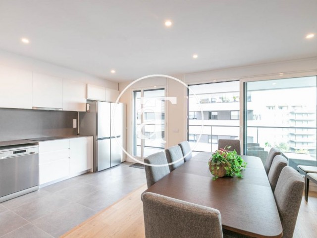 Monthly rental apartment with 3 bedrooms, terrace and shared pool in Esplugues de Llobregat