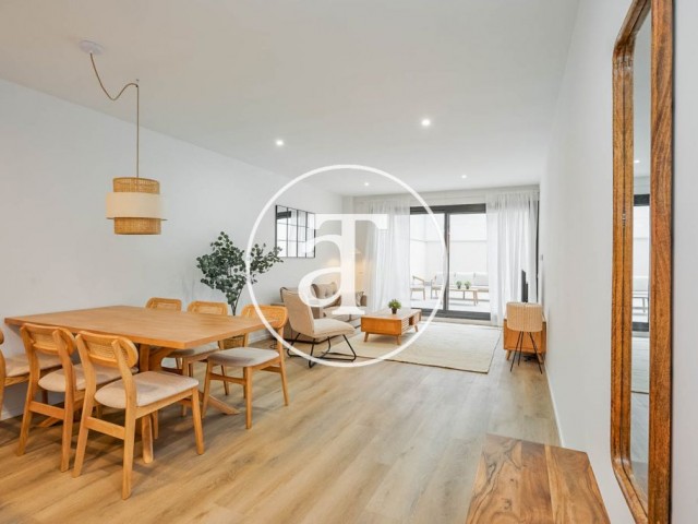 Dúplex de alquiler temporal de 3 habitaciones y patio interior en Hospitalet de Llobregat