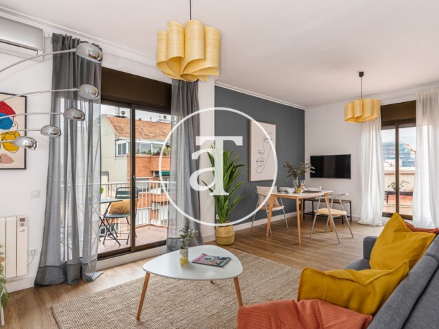 Ático de alquiler temporal de 2 habitaciones con terraza y balcón en Sant Martí