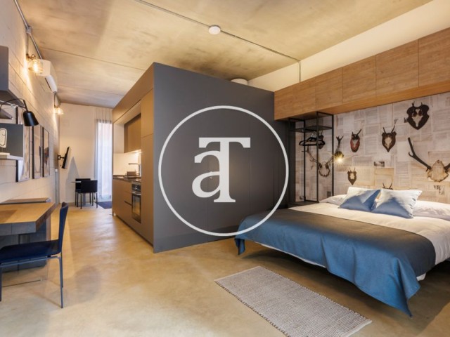 Estudio de alquiler temporal de 1 habitación y 1 baño con balcón en Ciutat Vella