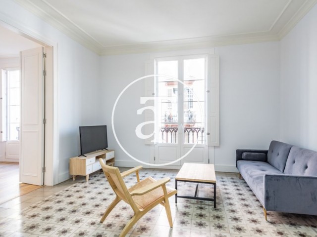 Piso de alquiler temporal de 2 habitaciones y 2 baños en casco histórico de Barcelona