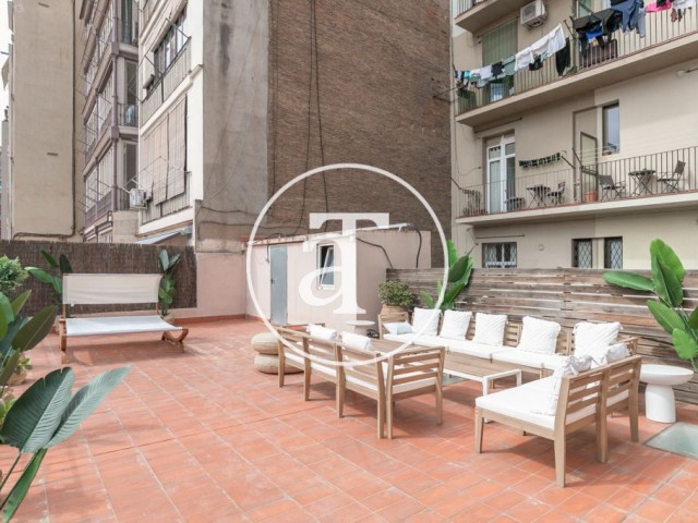 Piso de alquiler temporal de 3 habitaciones, 2 baños y amplia terraza en el Eixample