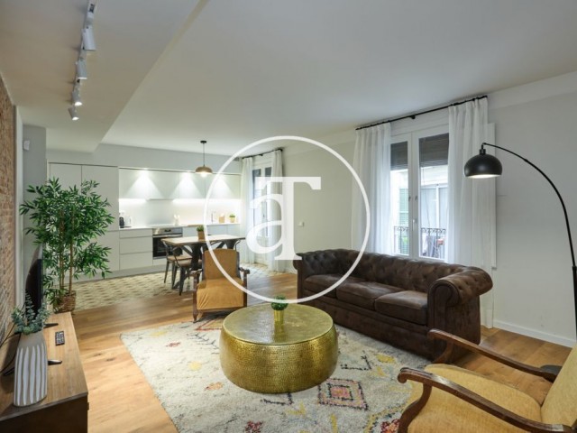 Monthly rental apartment with 2 bedrooms and 2 bathrooms with balcony in Ciutat Vella