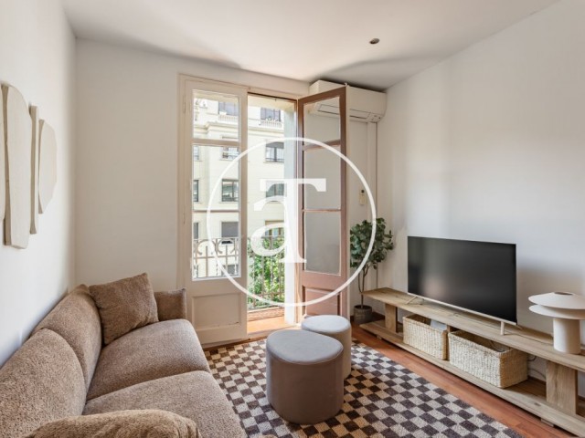 Monthly rental apartment with 2 bedrooms and 1 bathroom with balcony in Eixample