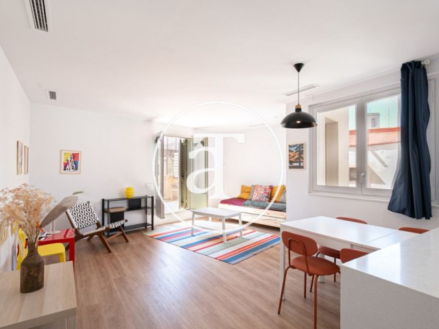 Monthly rental penthouse with 1 bedroom and 1 bathroom with outdoor terrace in the Eixample district