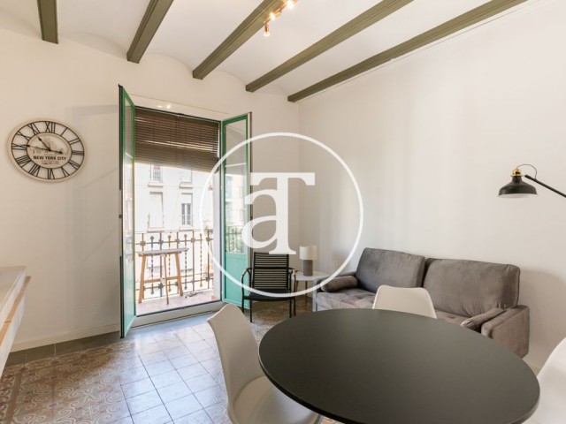 Monthly rental apartment with 3 bedrooms and terrace, steps from the Sagrada Familia.
