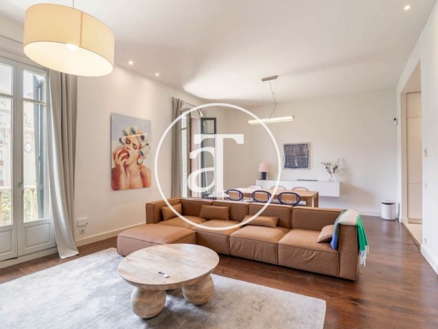 Monthly rental apartment with 2 bedrooms and 2 bathrooms on Gran Via de Les Corts Catalanes