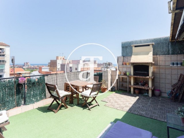 Monthly rental penthouse with 2 bedrooms and 1 bathroom with private terrace in Badalona