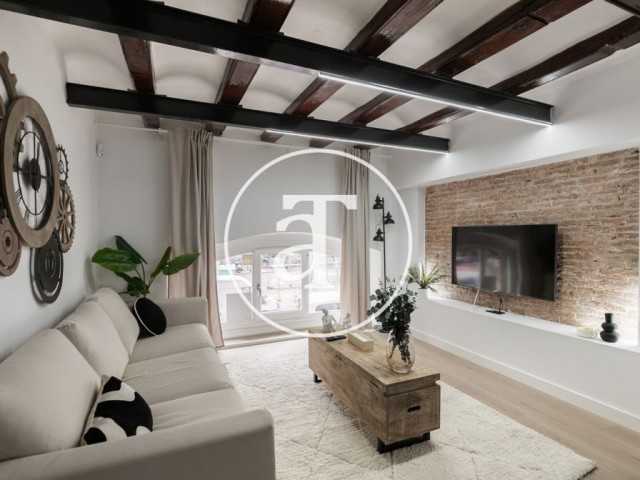 Appartement à louer temporairement avec 3 chambres et 2 salles de bains à Ciutat Vella, à deux pas de la Plaça Universitat.
