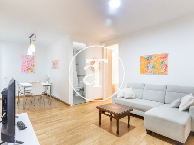 Piso de alquiler temporal de 2 habitaciones con baño y aseo en el Eixample