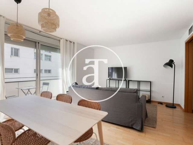 Piso de alquiler temporal de 3 habitaciones y 2 baños con balcón y parking incluido en Poblenou
