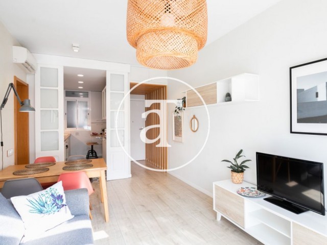 Piso de alquiler temporal de 2 habitaciones, con zona de estudio y 2 baños en Gràcia