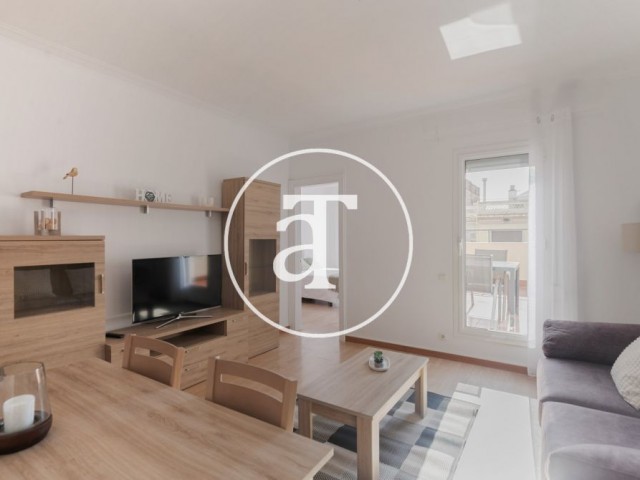 Ático de alquiler temporal de 2 habitaciones y 1 baño con amplia terraza en el Eixample