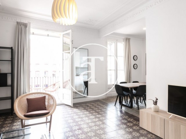 Appartement de location mensuelle de 5 chambres, 3 salles de bain, terrasse et balcons dans l’Eixample