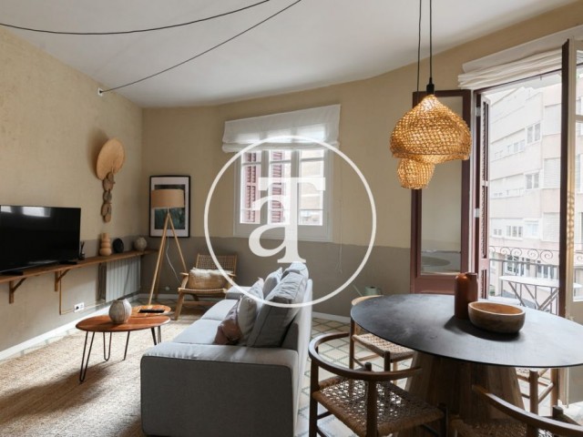 Piso de alquiler temporal de 2 habitaciones suite, 2 baños y balcón en el Eixample