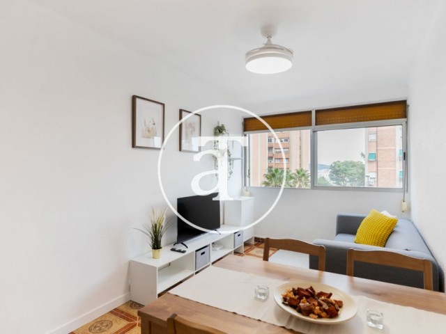 Appartement en location mensuelle avec 3 chambres, 1 salle de bain et 1 toilette de courtoisie à Cornellà de Llobregat