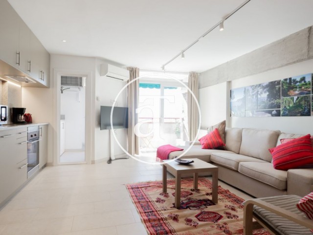 Duplex en location mensuelle avec 3 chambres, 2 salles de bain et 2 balcons avec vue à Sant Martí