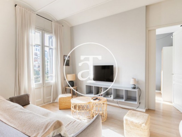 Monthly rental apartment with 2 bedrooms, balcony and 2 bathrooms in Eixample