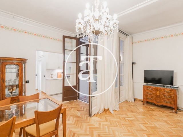 Piso de alquiler temporal de 2 habitaciones con balcón, patio y 1 baño en el Gòtic