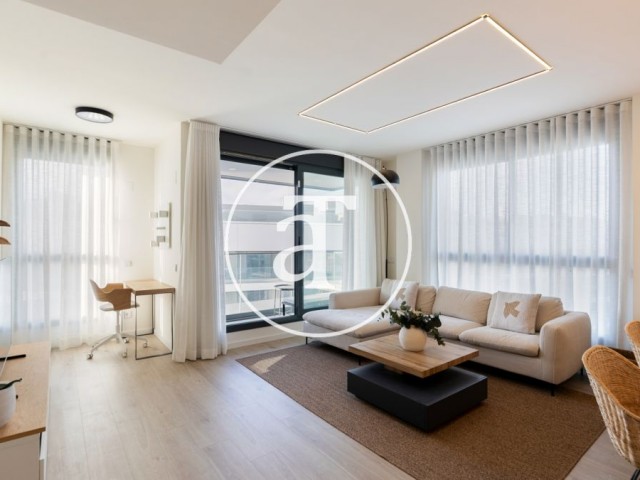 Piso de alquiler temporal de 2 habitaciones y 2 baños con balcón y parking en Badalona