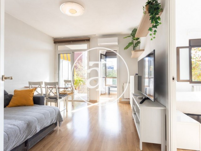 Appartement de location mensuelle avec 3 chambres, balcon, bureau et 1 salle de bain dans l’Eixample