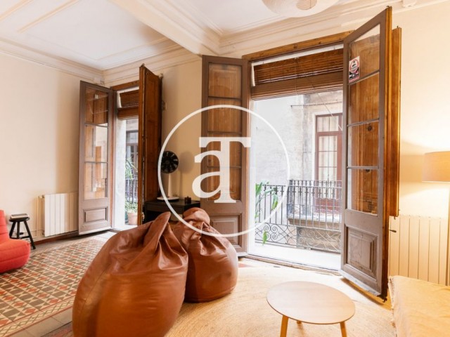 Piso de alquiler temporal de 2 habitaciones, con estudio, balcón y 1 baño en Ciutat Vella cerca del Port Vell