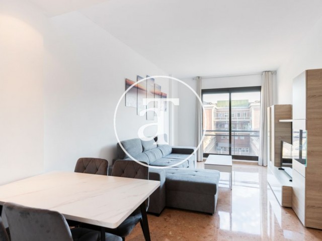 Piso de alquiler temporal de 2 habitaciones, balcón y 1 baño en el céntrico barrio de l’Eixample