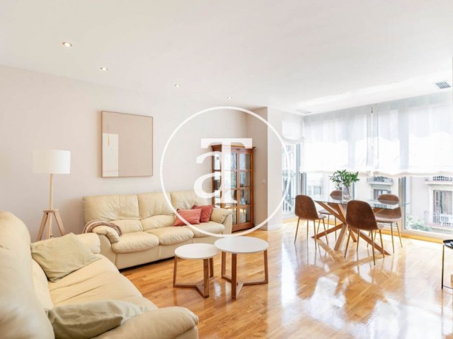 Appartement à louer temporairement avec 3 chambres et 2 salles de bains, possibilité de parking dans la rue Vilamarí.