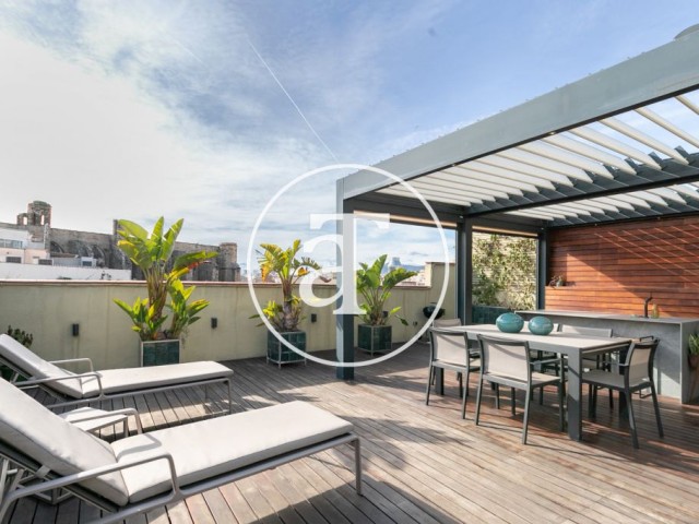 Monthly rental duplex penthouse with 2 bedrooms, 2 bathrooms and a large outdoor terrace in the heart of the Gothic Quarter