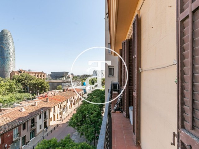 Appartement en location temporaire avec 2 chambres, 1 salle de bain et balcon à Clot