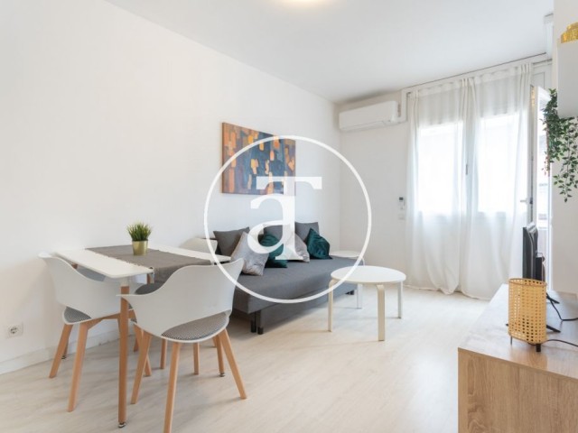 Piso de alquiler temporal de 2 habitaciones, estudio, balcón y 1 baño en Barcelona a 15 minutos de la Sagrada Familia