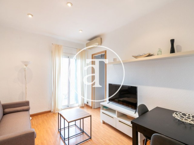 Piso de alquiler temporal de 2 habitaciones y estudio en Carrer de Calabria