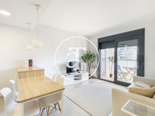 Piso de alquiler temporal de 2 habitaciones y 1 baño con balcón, piscina y parking en Badalona