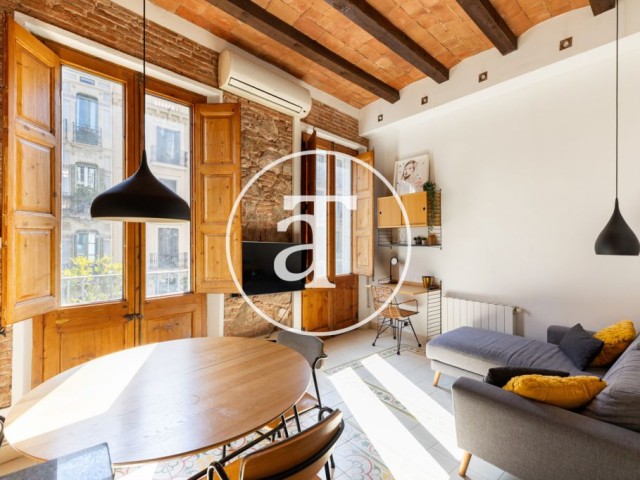 Appartement en location temporaire avec 3 chambres et 2 salles de bains et double balcon à Vila de Gràcia