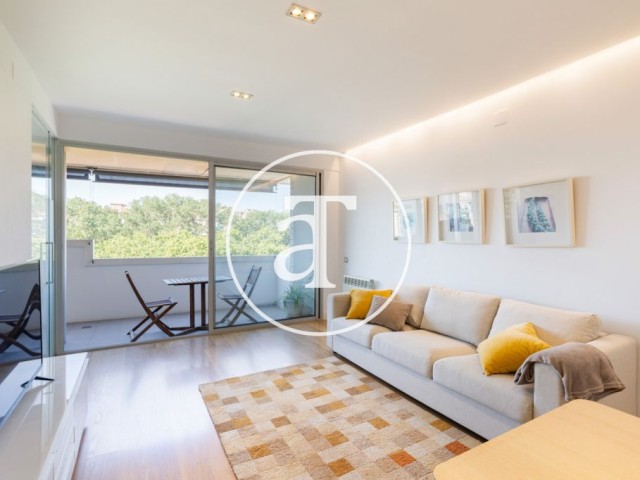 Monthly rental apartment with 2 bedrooms and 2 bathrooms with study, terrace and balcony in Sant Martí 