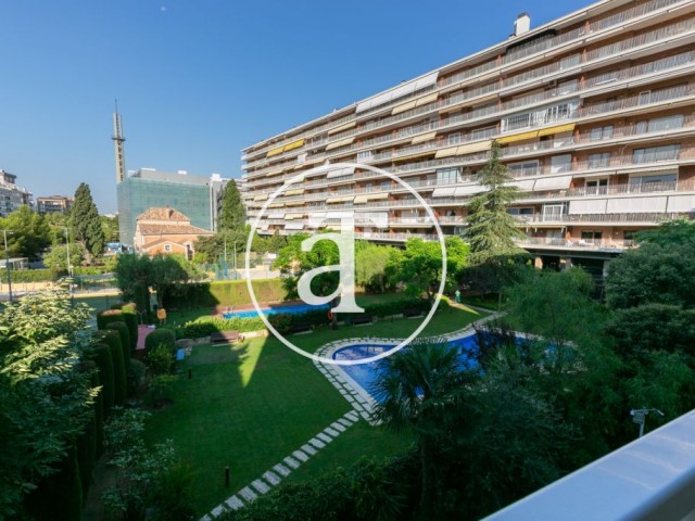Luxury 4 bedroom apartment for temporary rental with 2 communal pools, sports area and social club in Pedralbes