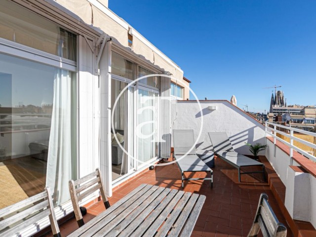 Temporary rental apartment with 2 bedrooms and 2 terraces, steps from the "Verdaguer" station