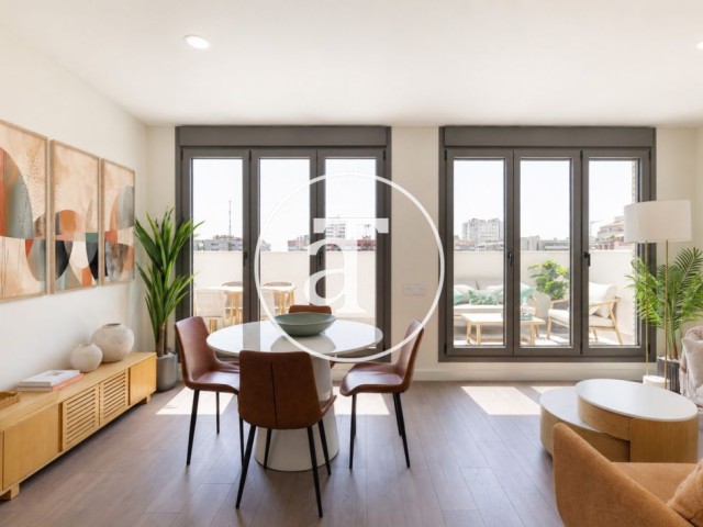 Piso de alquiler de 2 habitaciones y 1 baño con terraza, balcón y parking en Poblenou