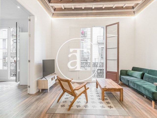 Piso de alquiler temporal de 2 habitaciones y 2 baños en casco histórico de Barcelona
