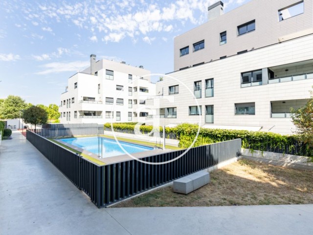 Bright apartment for rent with 2 bedrooms, 1 bathroom, with terrace, in a building with swimming pool in Vollpelleres