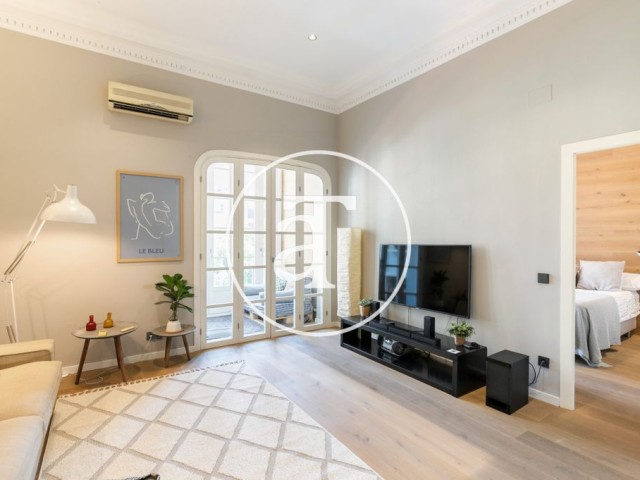 Piso de alquiler temporal de 2 habitaciones con 2 baños y balcón en Calle Mallorca en el Eixample
