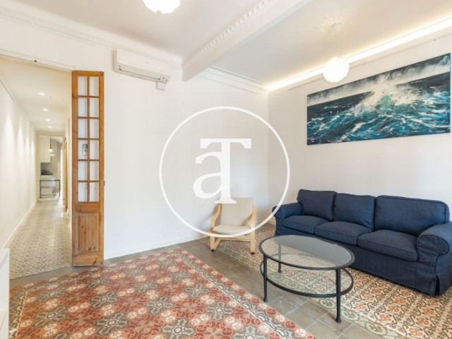 Monthly rental apartment with 2 bedrooms, 1 bathroom, toilet and balcony in the Eixample district