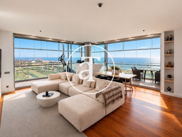 Appartement de location mensuelle de 3 chambres et 2 salles de bain avec terrasse équipée d’appareils de sport et vue sur la mer à Sant Martí