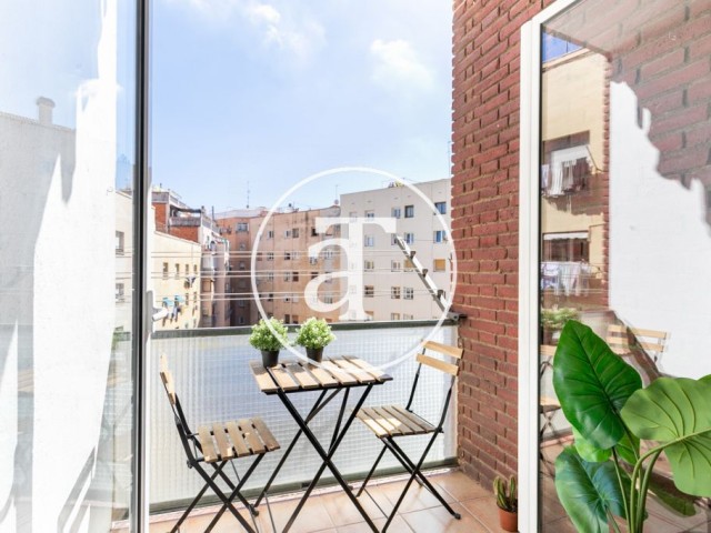 Monthly rental apartment with 2 bedrooms, study and terrace near Park Güell