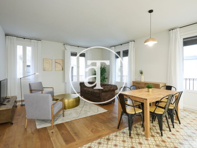Piso de alquiler temporal de 2 habitaciones y 2 baños con balcón en Ciutat Vella