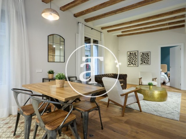 Piso de alquiler temporal de 2 habitaciones y 2 baños con balcón en Ciutat Vella