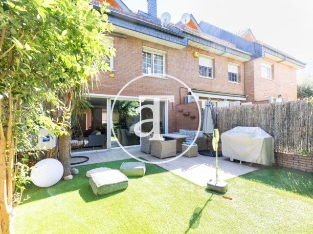 Monthly rental house with 3 bedrooms and 3 bathrooms with private garden, terrace and parking in Sant Cugat del Vallès