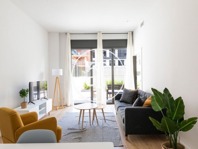 Monthly rental apartment with 3 double bedrooms and community pool